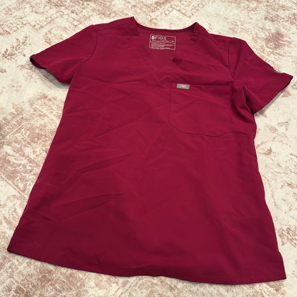 Magenta figs scrub top